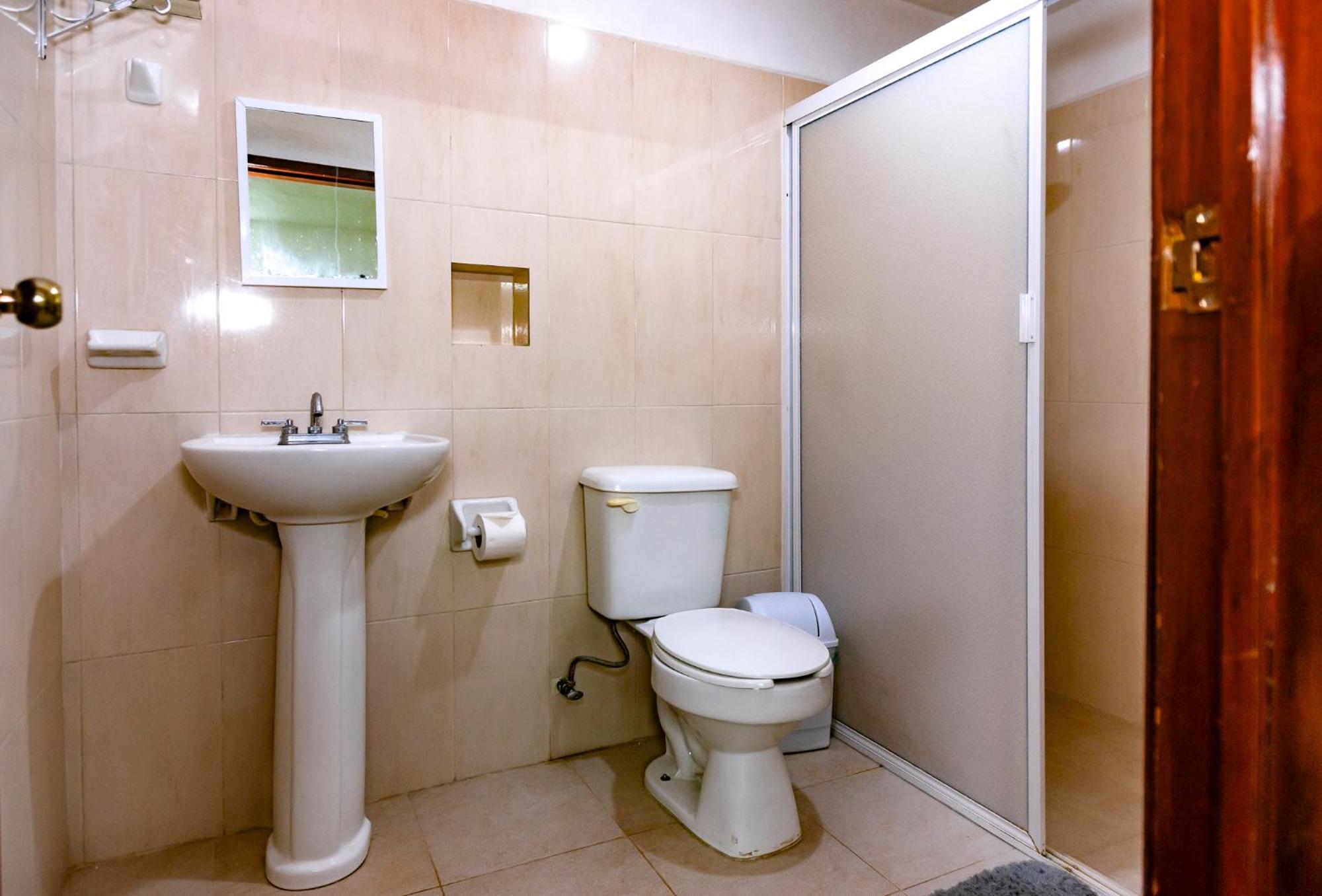 Hostal Casa Cucu - Wifi, Hot Water, Ac, Free Water Refill - Stay 3 Nights Or More And Get 1 Day Free Bikes & 1 Free Laundry Wash Valladolid  Bagian luar foto